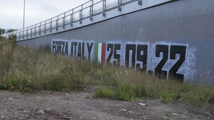 В Москве активисты сделали граффити в поддержку правых, победивших в Италии