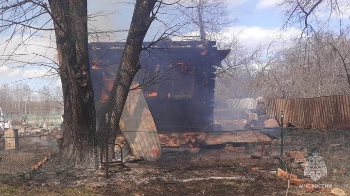 Два мужчины и женщина погибли на пожаре в деревне Красная Горка в Ивановской области