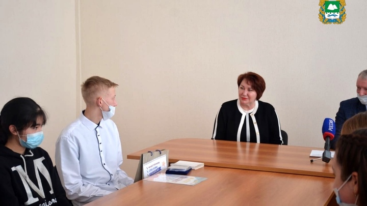 Награда нашла героя: курганский школьник не растерялся на пожаре