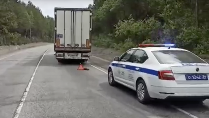 В Челябинской области фура заблокировала полосу на опасном участке трассы М-5
