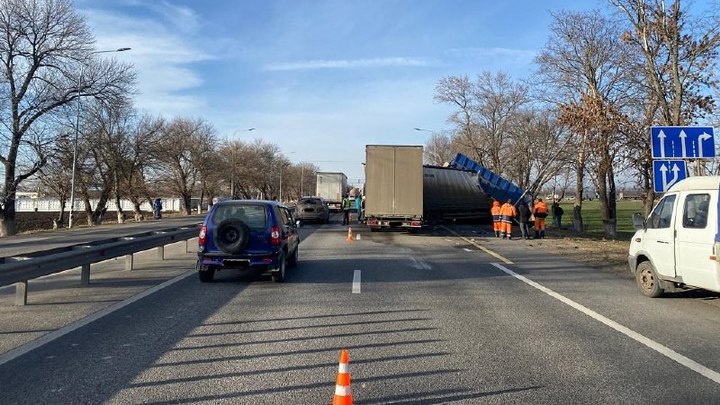 В ДТП с тремя грузовиками погиб 55-летний водитель