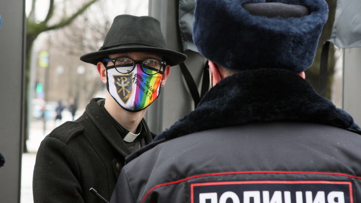 В Петербурге два мигранта обкрадывали геев, напрашиваясь к ним в гости через соцсети