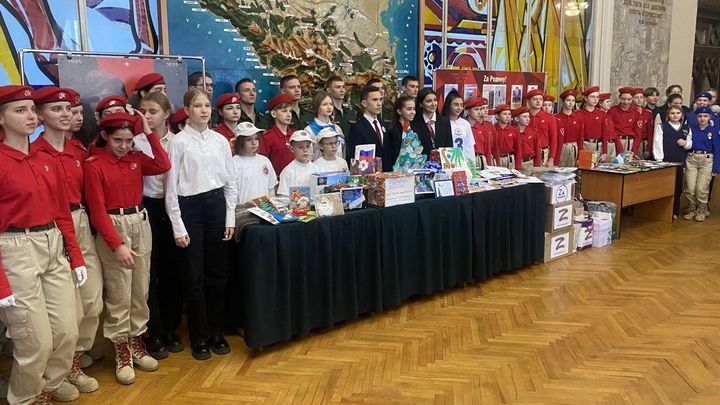 Школьники Ростова передали участникам спецоперации больше 10 тысяч посланий к Новому году