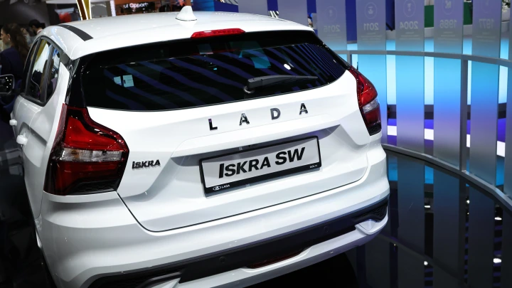 АЕБ бьет тревогу, Lada бежит в Питер, а Китай везет гибриды-монстры! Главное за 21 июня