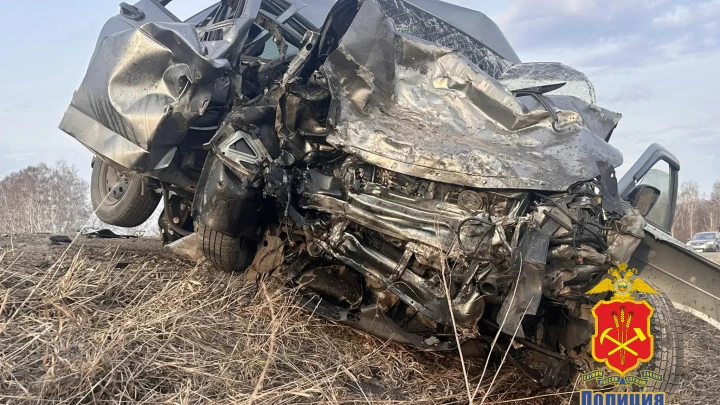 Водитель Lada Priora погиб при лобовом столкновении на трассе в Новокузнецке