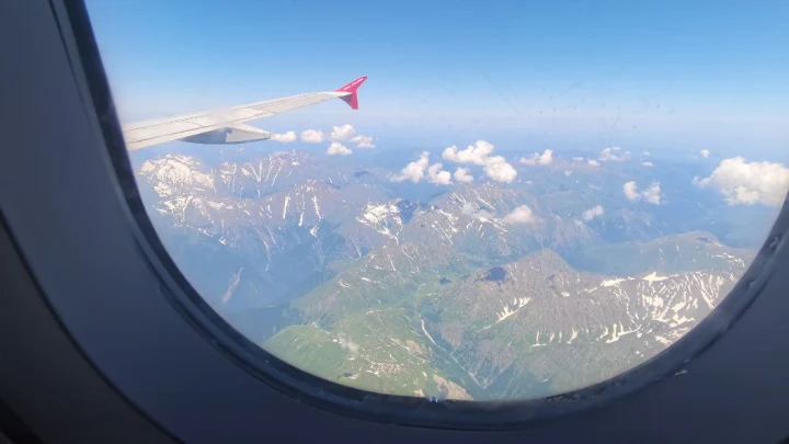 Русский турист срочно уехал из отеля из-за операции мамы и остался без денег