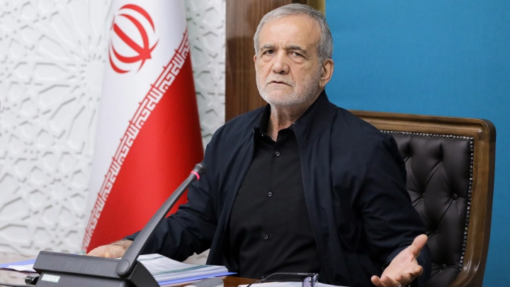 Конфуз для Ирана: В богатейшей на нефть стране для президента не хватило бензина