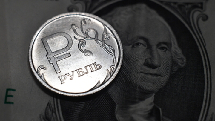 Эксперт рассказал, когда доллар опустится хотя бы до 100 рублей