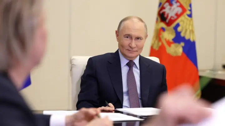 Путину рассказали стихотворение об исправлении ошибки в слове «Крым»