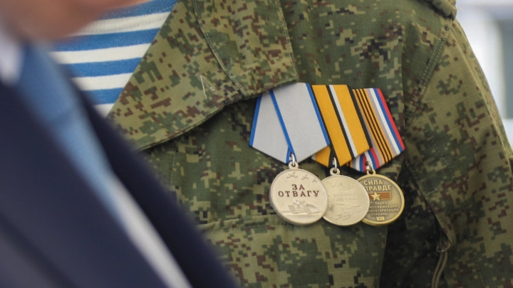 Жена, загулявшая пока муж на фронте, теперь воюет с его матерью за выплаты погибшему супругу