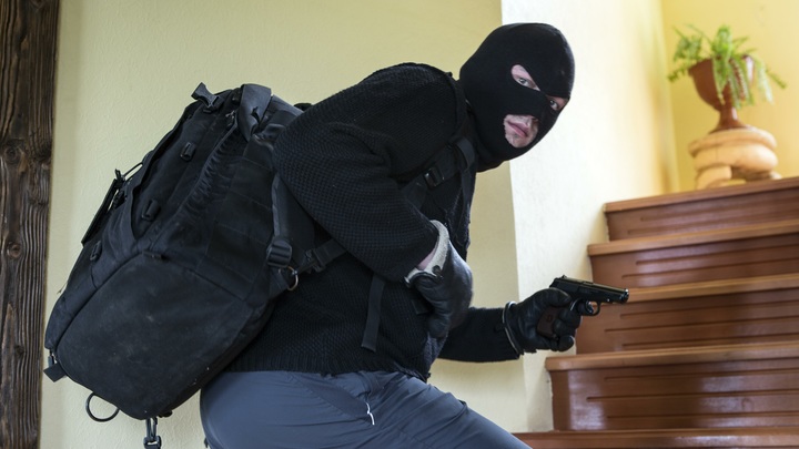 Украл, выпил, в тюрьму: в Самаре осудили вора, забывшего паспорт на месте преступления