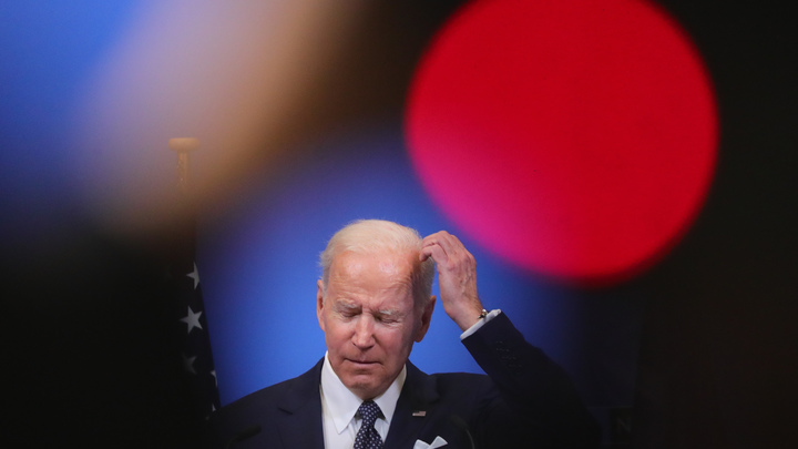 Журналист The Spectator о лидере США: Всё равно что следить за пьяным