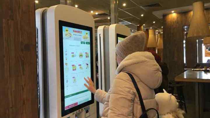 С ресторанов McDonald's в Новосибирске начали снимать вывески