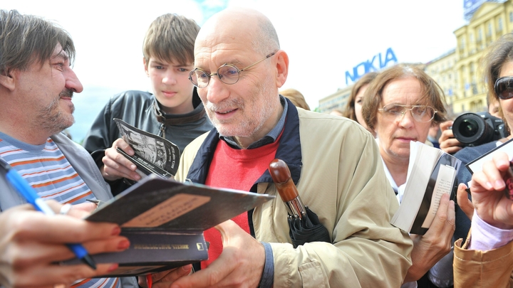 Борис Акунин* отменён на театральной сцене России