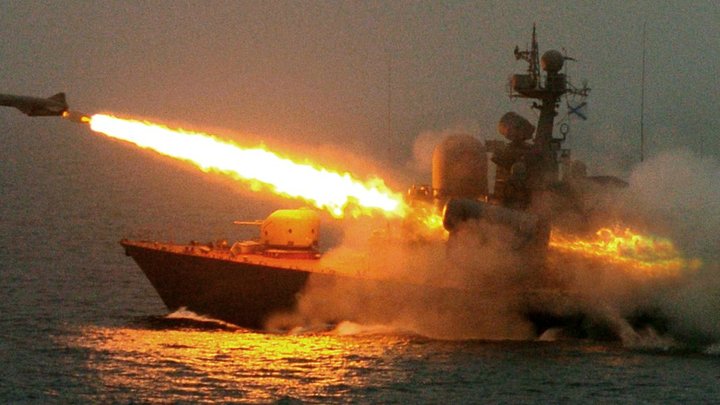 Мощная атака небратьев, о которой молчат: Колонны в огне, боевого катера больше нет