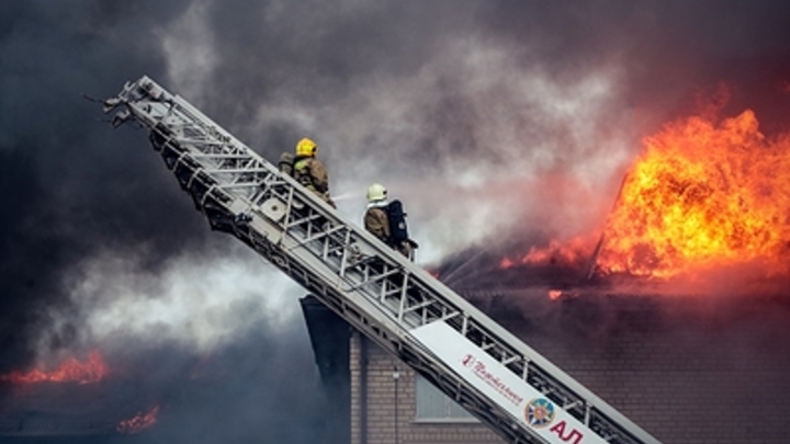 В Ростовской области в пожаре едва не погибли трое человек, включая 5-летнюю девочку