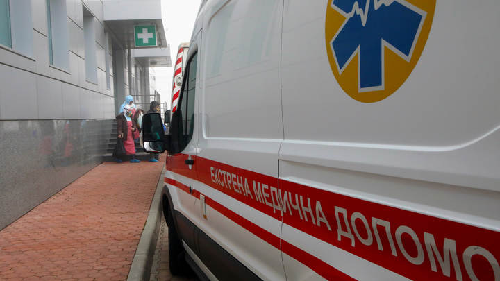 Взбунтовавшиеся украинские туристы выломали двери в киевском аэропорту