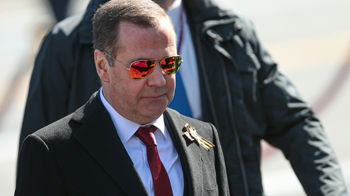 Медведев сделал Западу предупреждение после новостей об одобрении ударов по Крыму