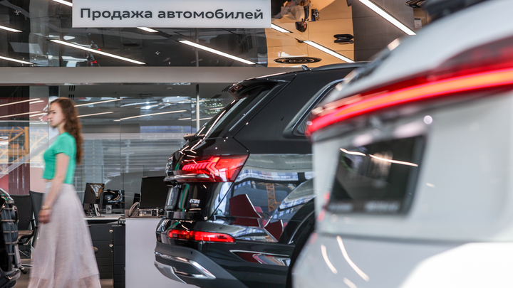 Автостат: более половины проданных в России машин привезены из-за рубежа