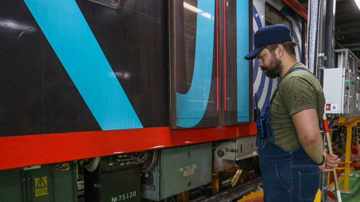 Власти Екатеринбурга пообещали обеспечить жильем работников метро