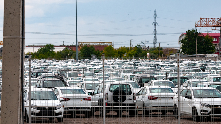 Путин пообещал, что цены на русские автомобили пойдут вниз: Минпромторг этим занимается