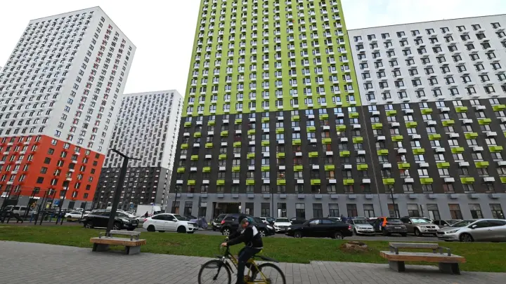 В Воронеже пьяный мужчина спустил на тросе сына с 7 этажа на потеху друзьям