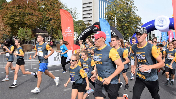 В Краснодаре к легкоатлетическому марафону Кросс нации присоединились более тысячи человек