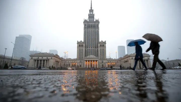 В Жешуве начали разбирать памятник Благодарности Красной армии: Местные власти называют это не сносом, а демонтажем