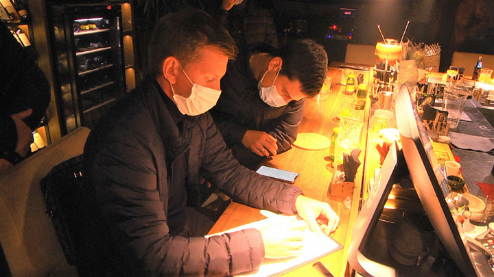 Ковид-рейды: Как накажут хозяев тех заведений Сочи, что наплевали на запрет работать после полуночи