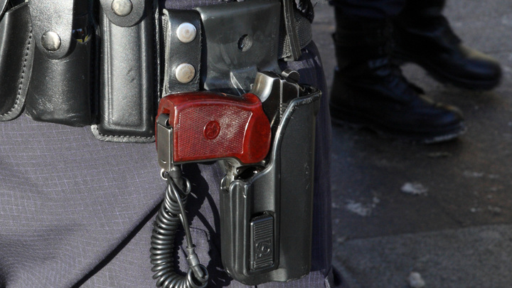 В Краснодаре полиция разыскивает мужчину, который метал ножи в прохожего