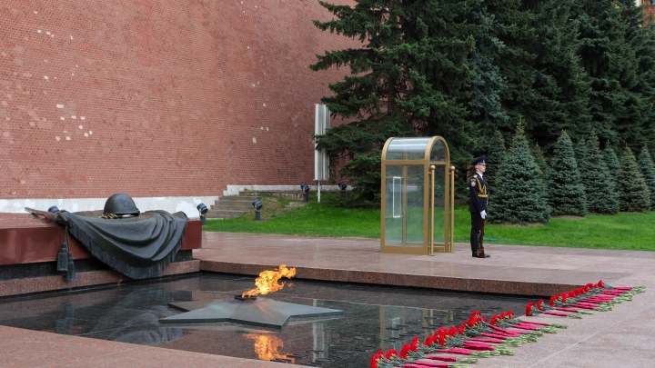 Тишина громче слов: Минута молчания. Прямая трансляция