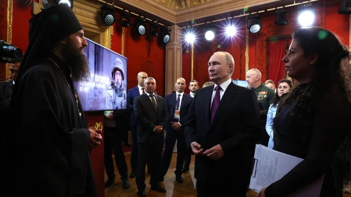 Русь выстоит: Путину передали слова монаха Зосимы об огненной колеснице из Киева