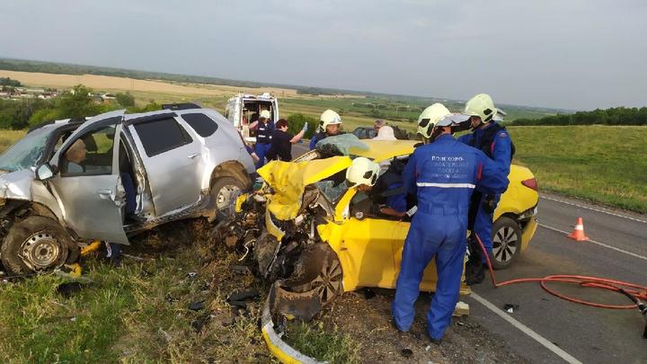 В ДТП под Самарой два человека погибли и еще двое госпитализированы
