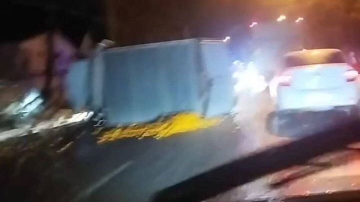 Газель с мандаринами перевернулась в Сочи