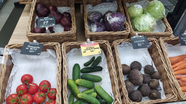В магазинах Свердловской области подскочили цены на овощи и еще ряд продуктов