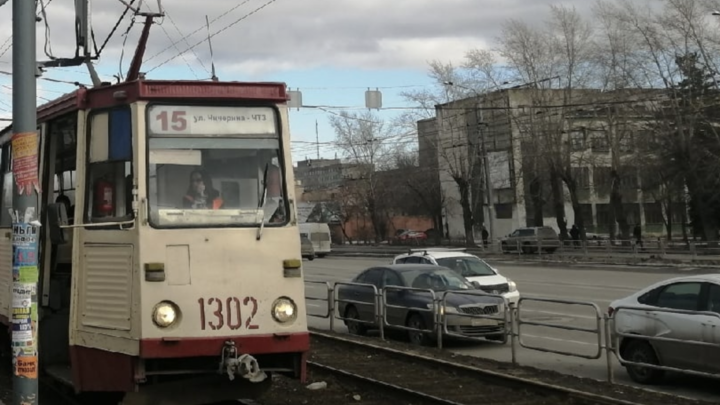 На северо-западе Челябинска под уличными видеокамерами столкнулись два трамвая