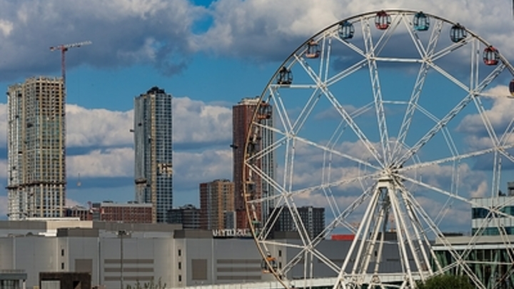 Аварийная остановка: МЧС показало кадры спасения с аттракциона в Ставрополе