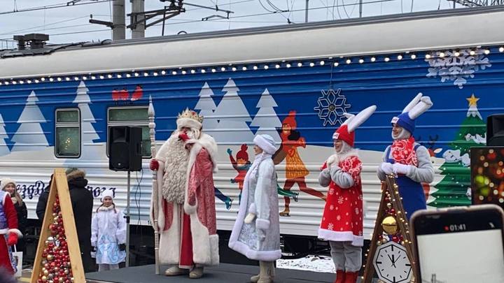 Кузбасс встретил поезд Деда Мороза