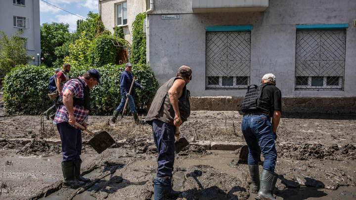 Органы власти и ЖКХ восстанавливают мирную жизнь в Алёшках