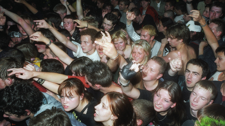 В Сочи разъярённые подростки устроили дебош из-за отменённого концерта