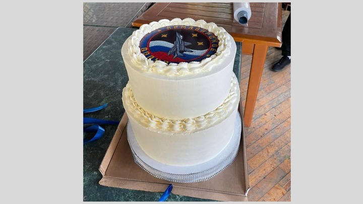 Выпускников летного училища в Армавире пытались отравить тортом и ящиком виски