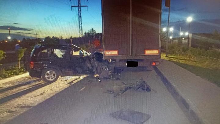 В Новосибирске 45-летняя пассажирка Toyota RAV4 погибла в ДТП с фурой