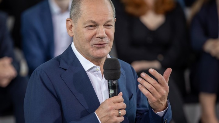 Оскорбления и крики в Нюрнберге: Немцы освистали Шольца и Бербок из-за Украины