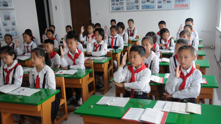 Почему в школах КНДР русский язык стал обязательным