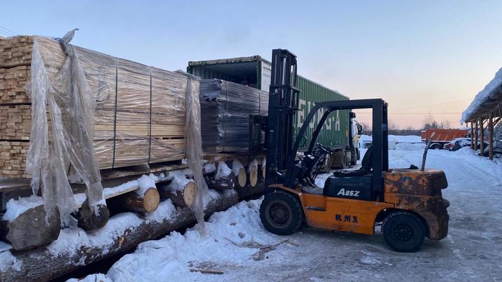 Возбуждено дело после гибели рабочего в Вельске: на мужчину упал пакет