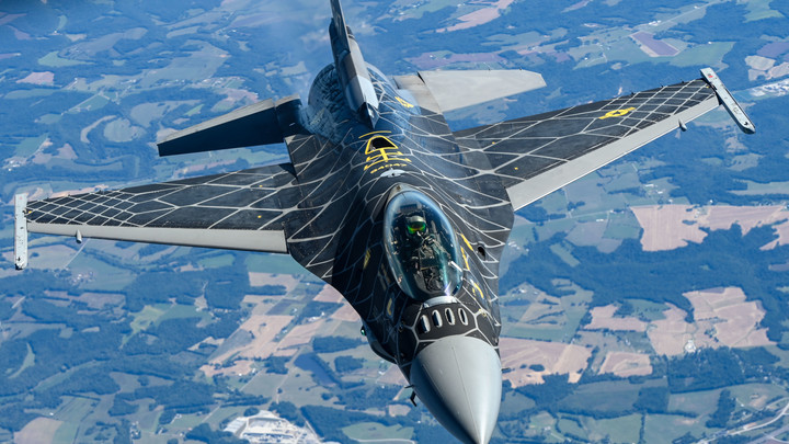 Истребитель F-16 смог сбить воздушный объект над озером Гурон только со второй попытки – FN