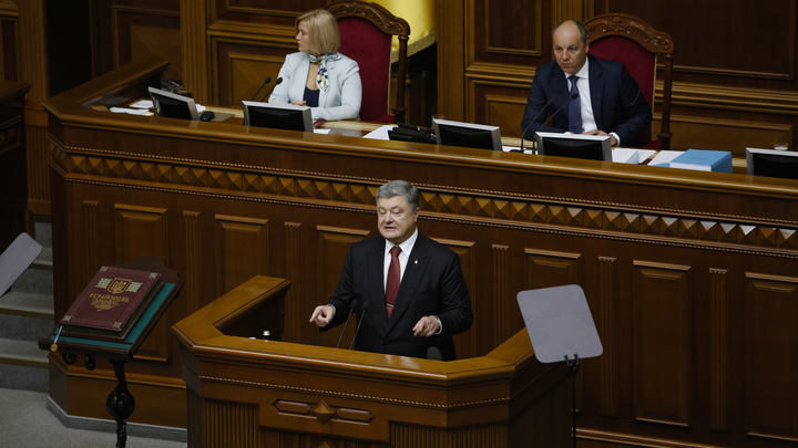 Читайте Петлюру: Порошенко посоветовал чиновникам Своих гнид и Московскую вошь
