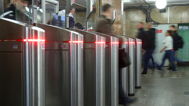 На турникетах метро и МЦК заработала оплата через Систему быстрых платежей