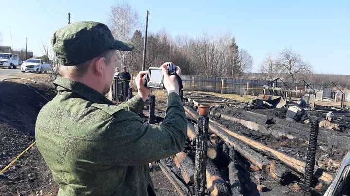Власти объявили траур после гибели пяти детей в частном доме на Урале