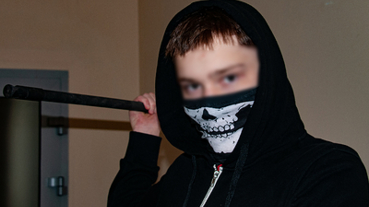 Подросток в деструктивной группировке: Психолог дала советы родителям после массовых драк